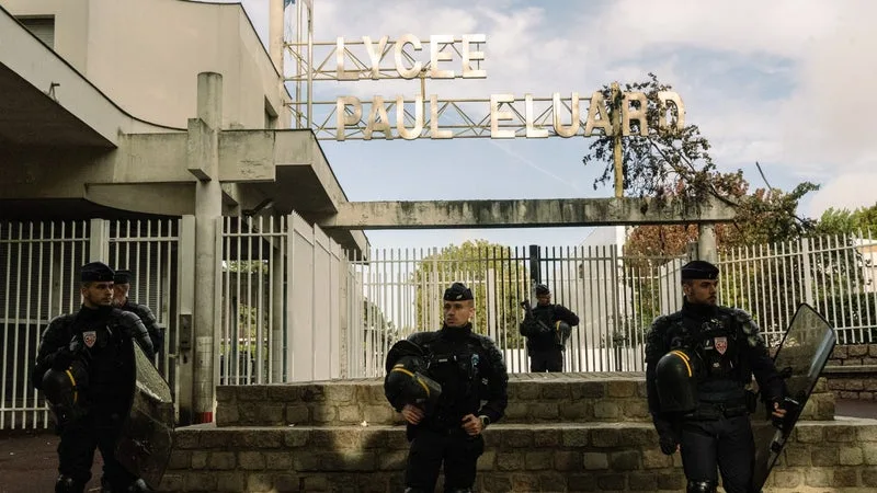 À Saint-Denis, des personnels du lycée Paul-Éluard dénoncent une intervention "violente" de la police dans le lycée