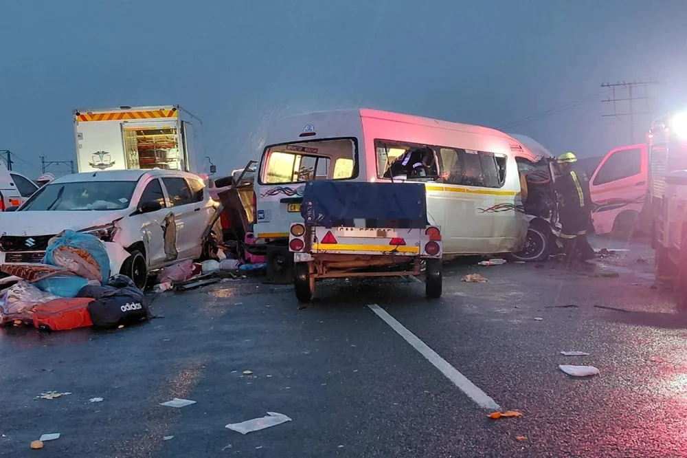21 killed in a crash on the N1 in the Klein Karoo