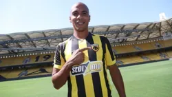 OFICIAL: João Mário assina em definitivo pelo AEK Atenas