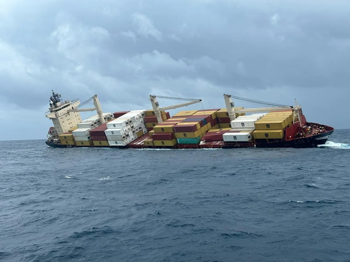 Panamá investiga la pérdida total del buque carguero que naufragó en India