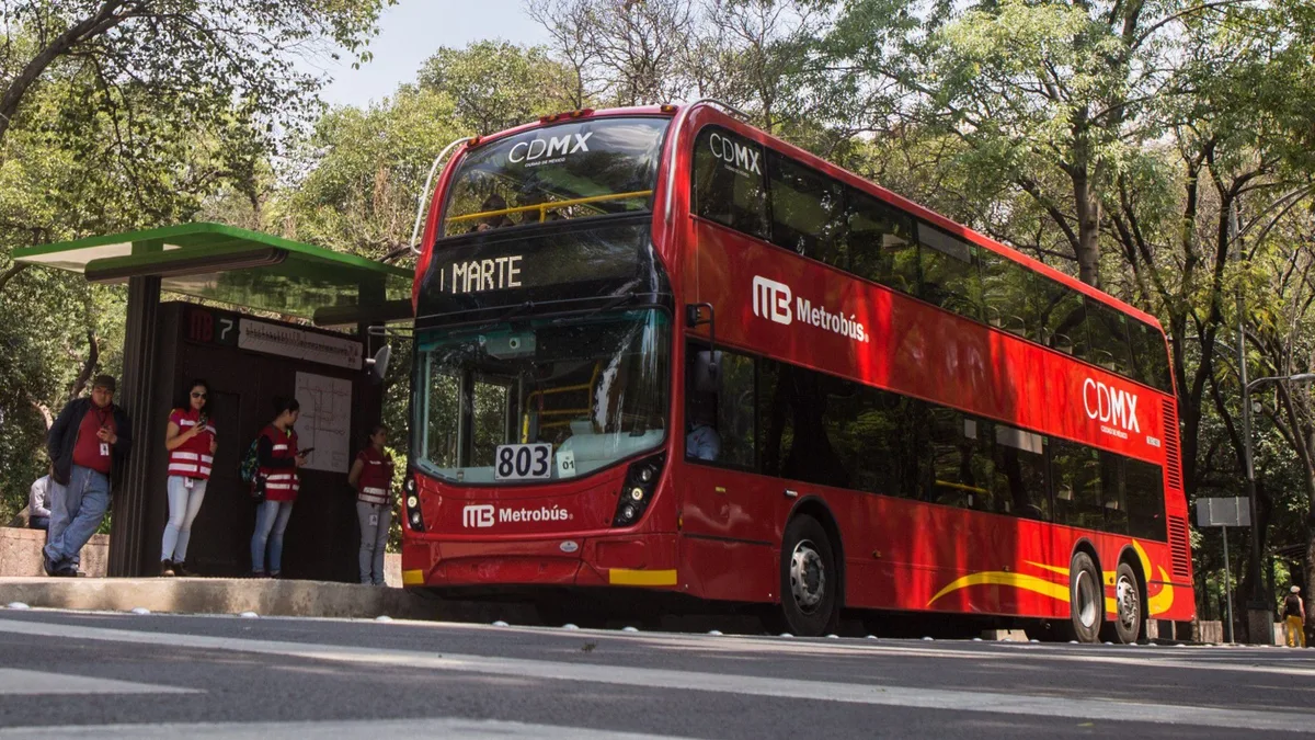Conoce la más reciente actualización sobre retrasos y cierres en el Metrobús este 18 de octubre