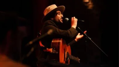 Zeeba celebra 10 anos com ‘Atemporal’: ‘Essas músicas não caem; são atemporais’