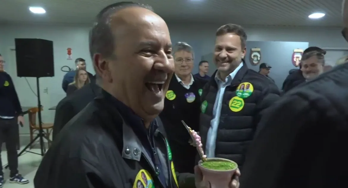 Eleições 2026 em SC: Jorginho Mello encontra apoiadores e visita clube de tênis no Norte