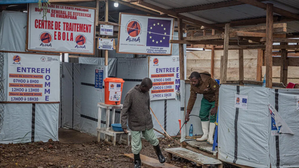 Ebola en RDC: avec près de 5000 cas, l’épidémie est «loin d’être maîtrisée», alerte l’OMS