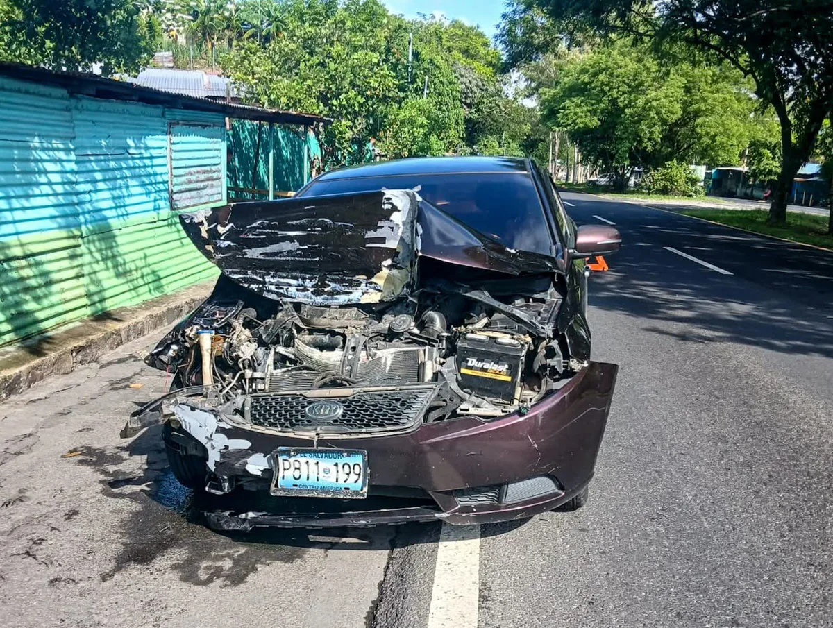 Fatal accidente de tránsito cobró la vida de un niño y dejó 10 lesionados en El Salvador