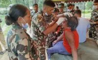 Exército do Nepal resgata mais de 100 pessoas por via aérea