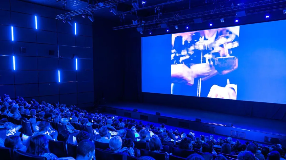 Bonne nouvelle pour les cinéphiles : la Cité du cinéma ouvre sa salle au public !