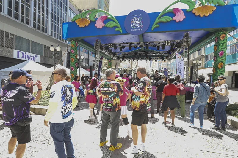 Saúde, lazer e cultura na edição especial de Outubro Rosa no Domingo no Centro