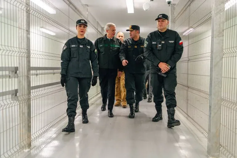 Chile traslada a casi 300 reclusos de “alta peligrosidad” a una penitenciaría de máxima seguridad