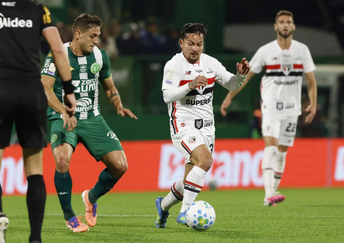 Chapecoense x São Paulo: siga o tempo real do jogo pelo Brasileiro