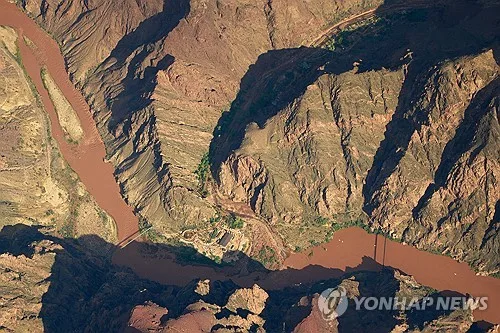 산불에 엘니뇨 겹쳐…그랜드캐니언 기습홍수 기후위기 탓일수도
