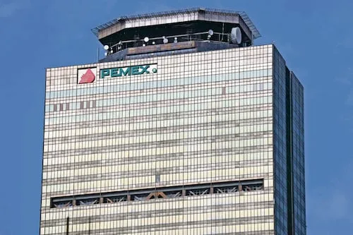 HR Ratings baja calificación global de Pemex por ajuste a nota soberana de México; mantiene la máxima puntuación nacional