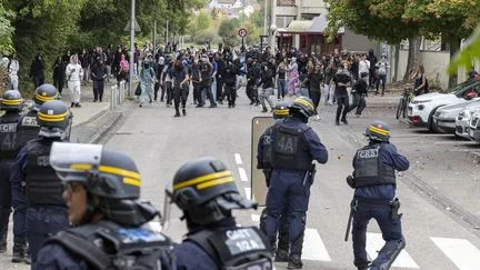 Trois nouveaux mineurs mis en examen après l'agression d'un policier à Belfort, en marge de la mobilisation des lycéens