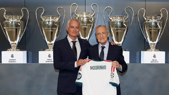 La extraña presentación de Mourinho: un acto privado con Florentino sin prensa, público ni declaraciones y con 40 segundos emitidos en Real Madrid TV