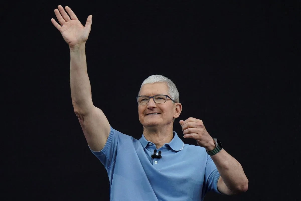 Tim Cook Pens His Last Memo as Apple CEO for Employees, Says ‘There Is Something Truly Special About Apple’