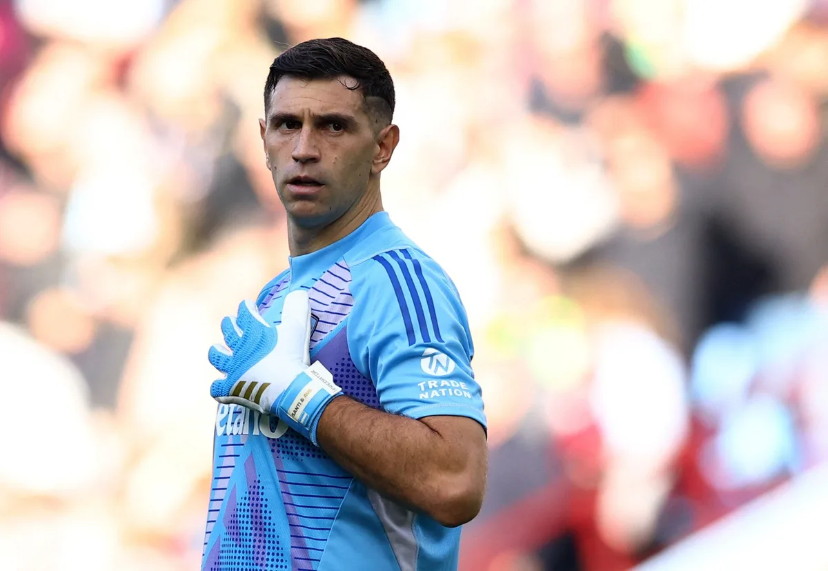 Chelsea anuncia a contratação do goleiro Dibu Martínez