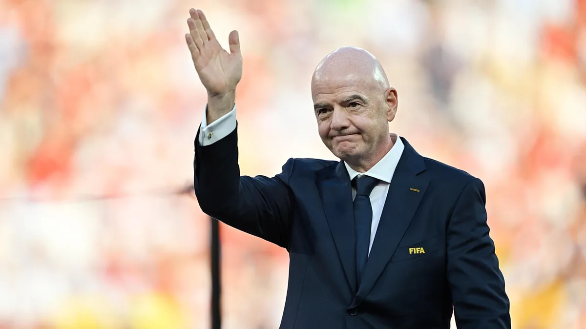 Infantino em nova polémica: presidente da FIFA queria organizar um Mundial de sub-15 na Disney