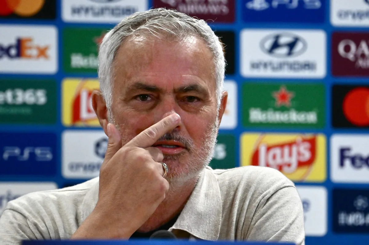 Mourinho: “No quiero comentar nada de lo del sábado; basta con ver el primer minuto del partido...”