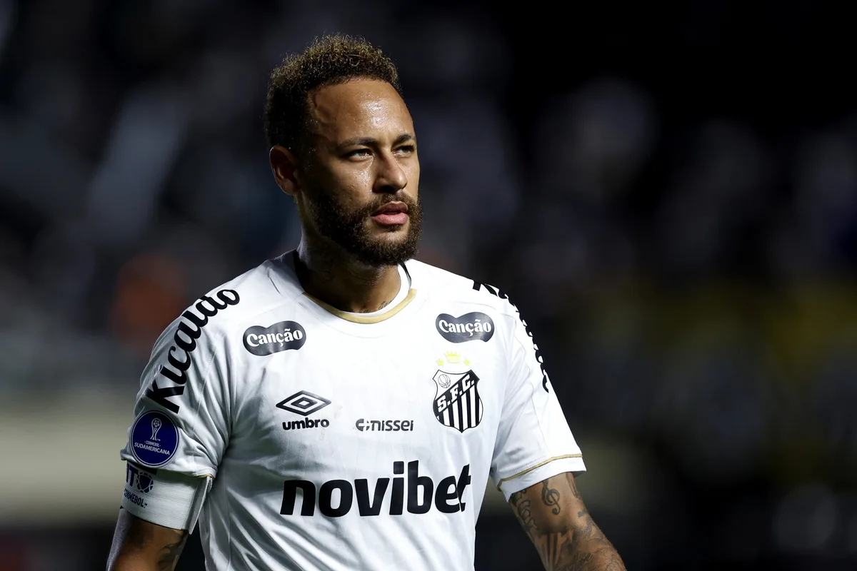 Neymar Jr. pode sofrer punições após supostas ofensas contra árbitra