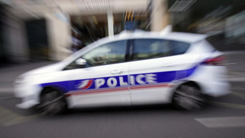 France: une voiture fonce dans la foule à Caen faisant au moins un mort et une dizaine de blessés