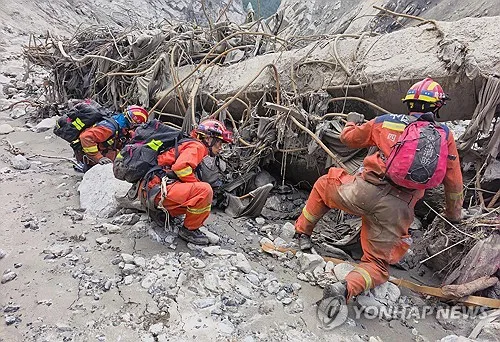 [네팔 대홍수] 中당국 "산사태로 새 '자연댐 호수' 생겨…구조인력 대피"(종합)
