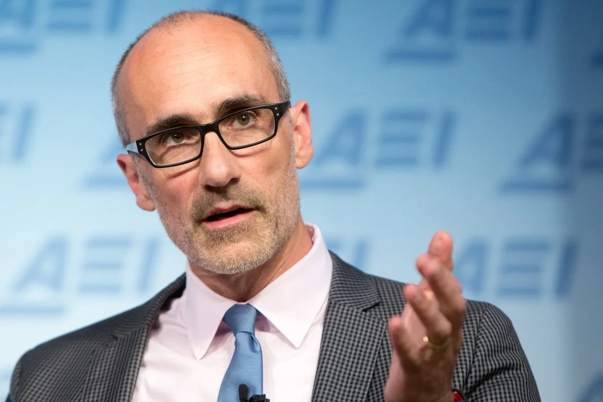 Arthur Brooks, experto en felicidad de Harvard: “Hay una inteligencia que nace a partir de los 40 años”