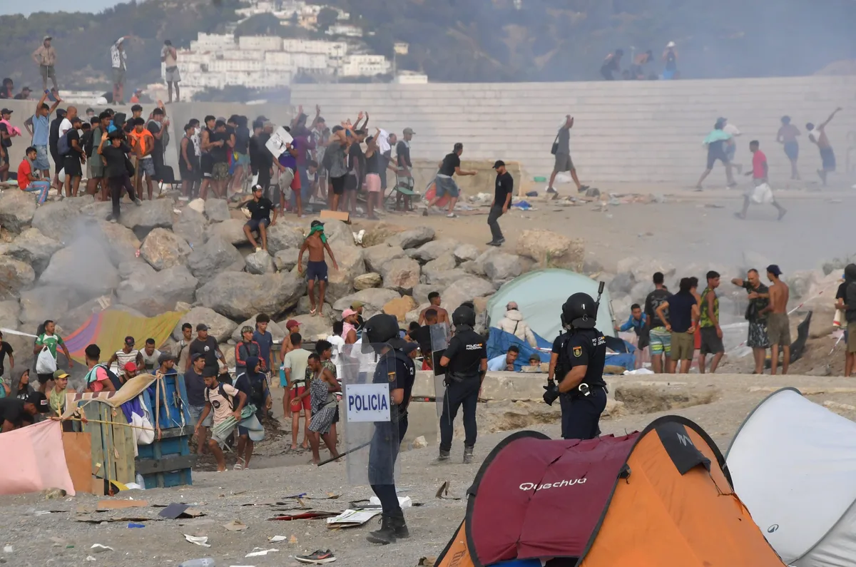 Crece la tensión en Ceuta entre protestas por la gestión de la crisis y la llegada del ministro Torres