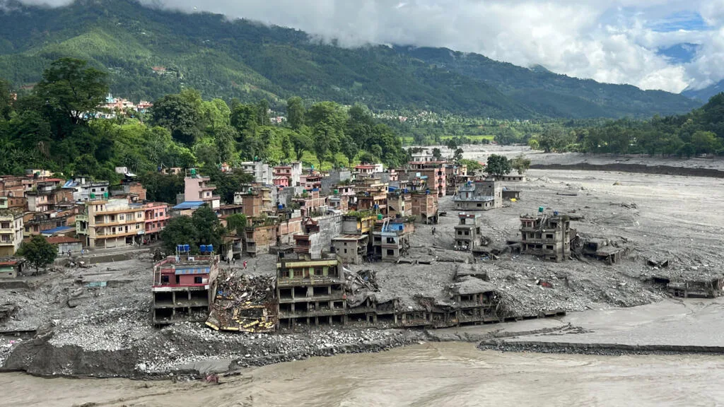 Após enchentes devastadoras no Himalaia, Nepal pede 'compensação climática' a nações poluidoras
