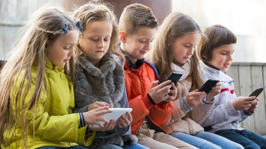 Konzentration, Schlaf, Noten: Was passiert, wenn Kinder zu früh auf Social Media sind