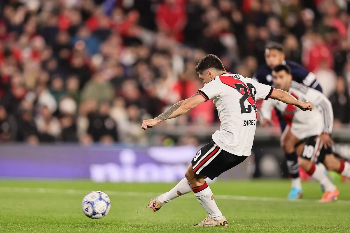 Agenda de TV y streaming del sábado: Argentina por Copa Davis, River - Huracán, Independiente y Suramericanos