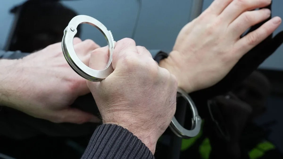 Kriminalität: Verdacht auf Totschlag: 31-Jähriger am Flughafen gefasst