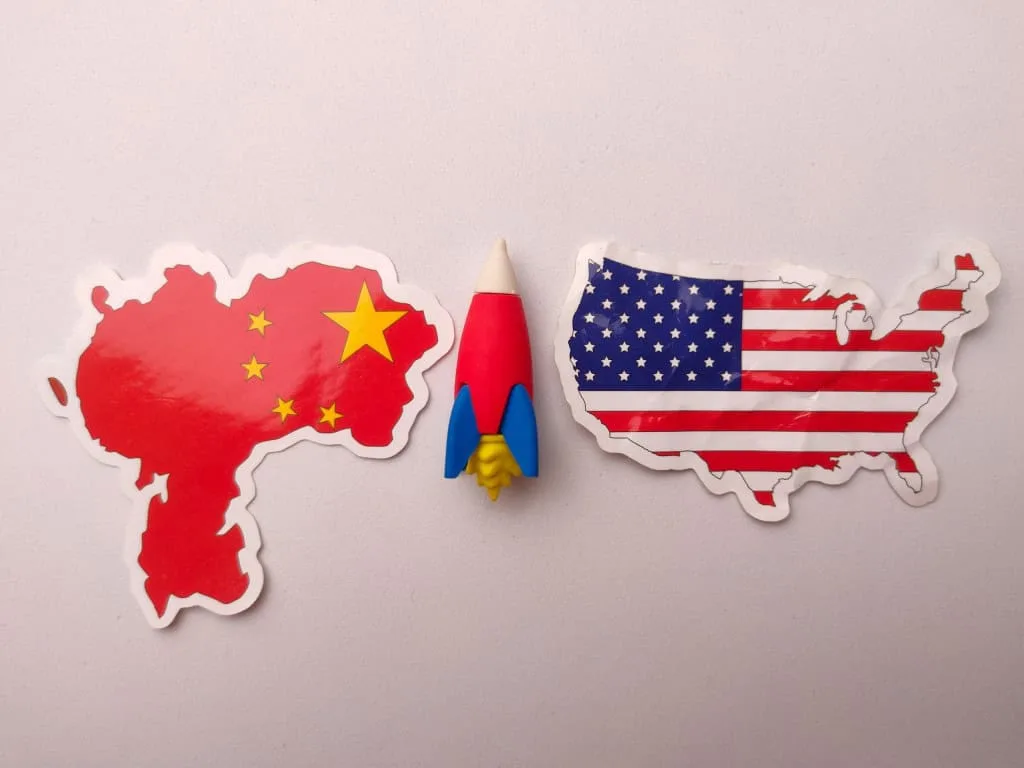 VÍDEO: China faz pouso inédito de foguete reutilizável em terra firme
