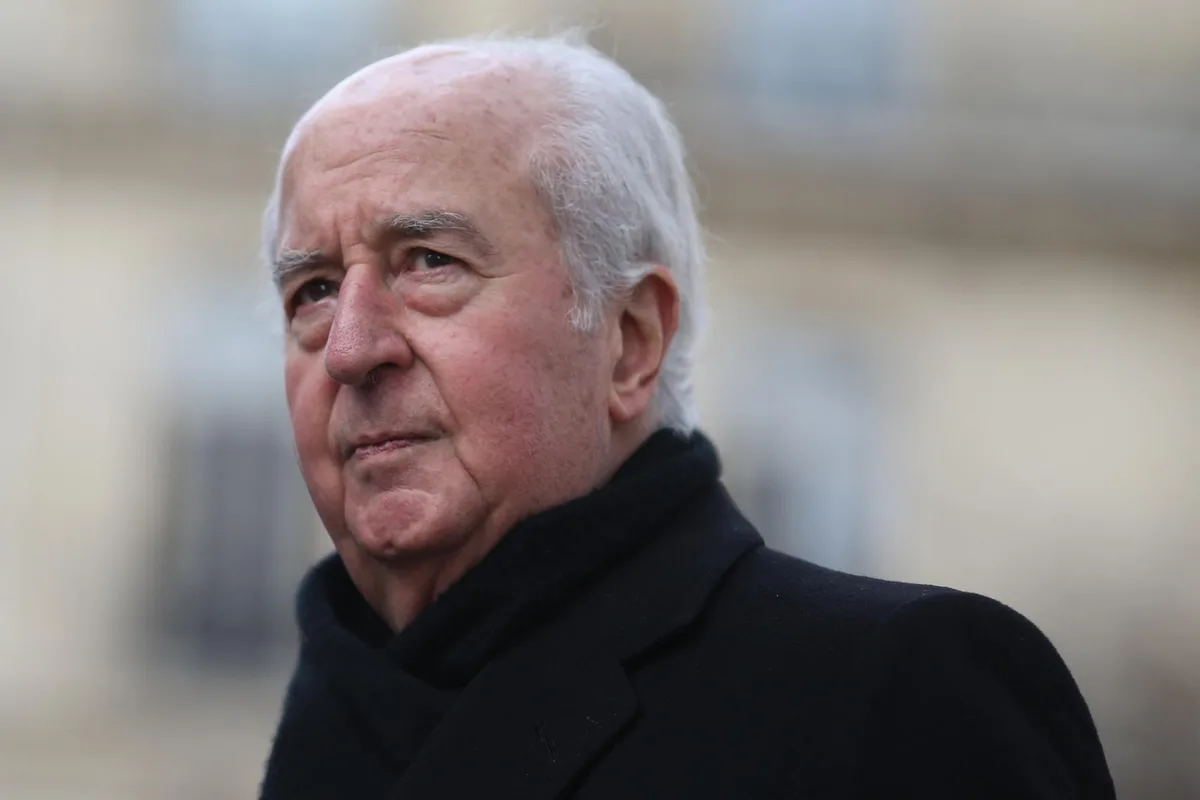 Mort d’Edouard Balladur : « Une figure majeure », « un serviteur exigent »… Droite et extrême droite rendent hommage à l’ancien Premier ministre