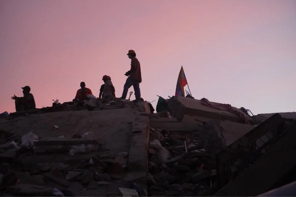 Siguen recuperando cuerpos de fallecidos en La Guaira a casi cuatro meses de los terremotos (VIDEO)