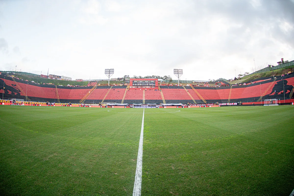 Vitória corre para resolver transfer ban e registrar novo reforço