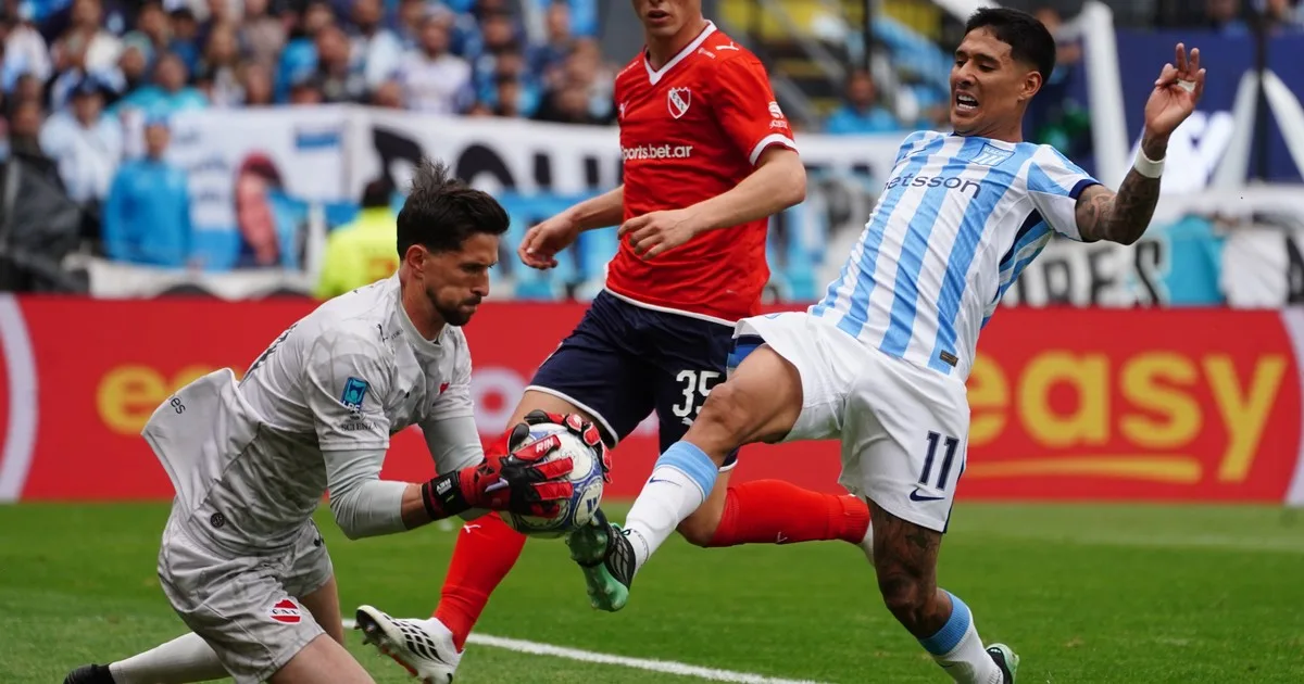 Racing ganaba bien el clásico pero le faltó energía y jerarquía para sostenerlo: el segundo tiempo fue del Rojo y repartieron puntos