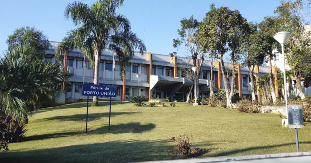 Marido registra filha que teve com amante como se fosse da esposa e caso vai parar na Justiça em SC