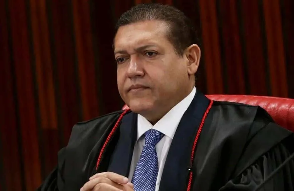 O que Nunes Marques e o TSE decidiram sobre vídeo de IA envolvendo Bolsonaro