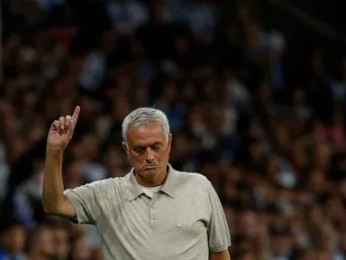 Mourinho gets going at Madrid, Inter starts with a win and Man United loses