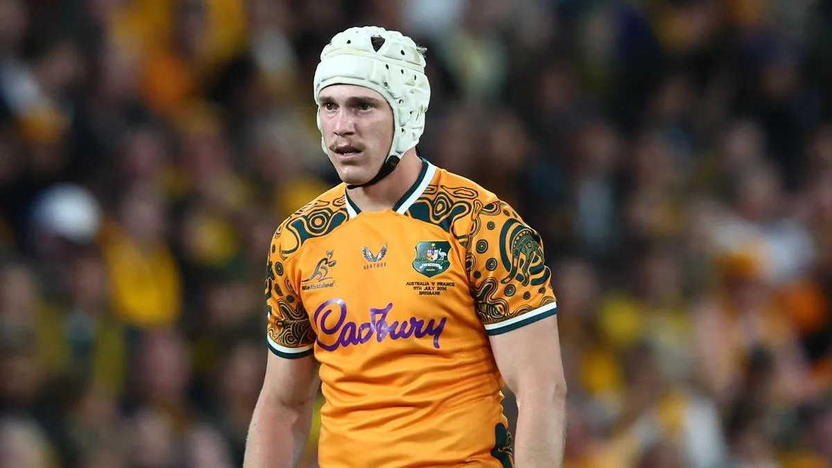 On the fly: injury forces Wallabies into No.10 change