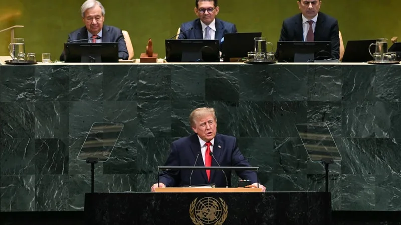 Guerre au Moyen-Orient: Donald Trump dit avoir le choix entre "anéantir" l'Iran ou passer un "accord"