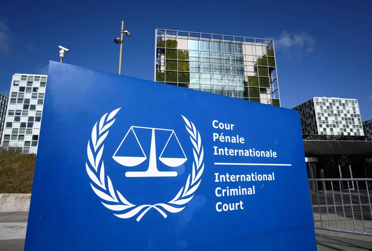“ICC 해체하겠다”던 트럼프···이번엔 달러 차단해 ‘금융 고립’ 추진
