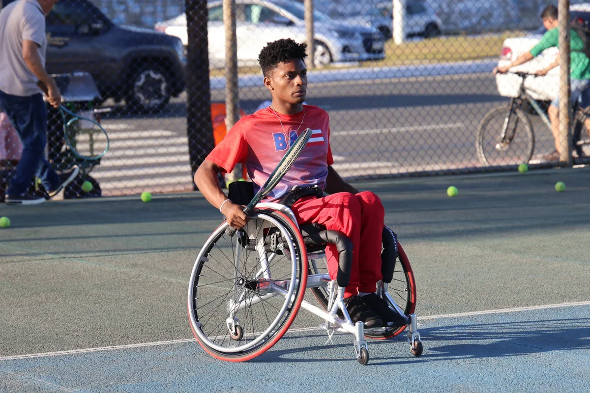 Atletas baianos estreiam em torneio de tênis em cadeira de rodas