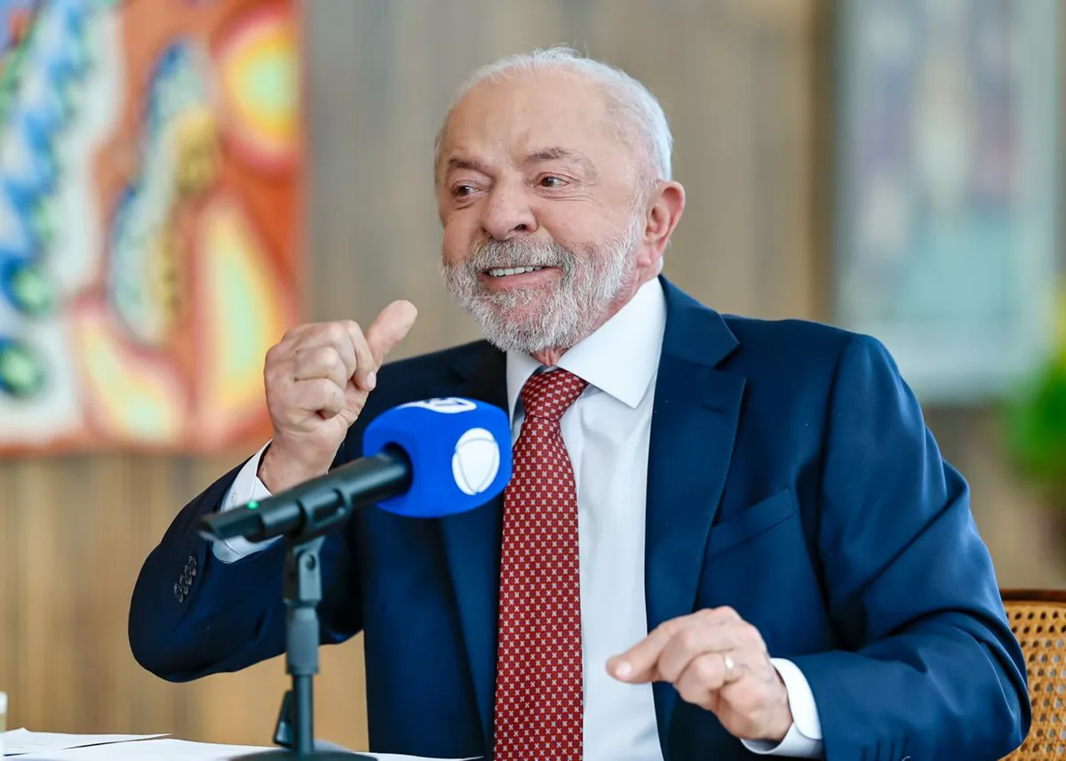 Pesquisa revela qual figura política eleitores de Lula acham que ajuda mais o presidente