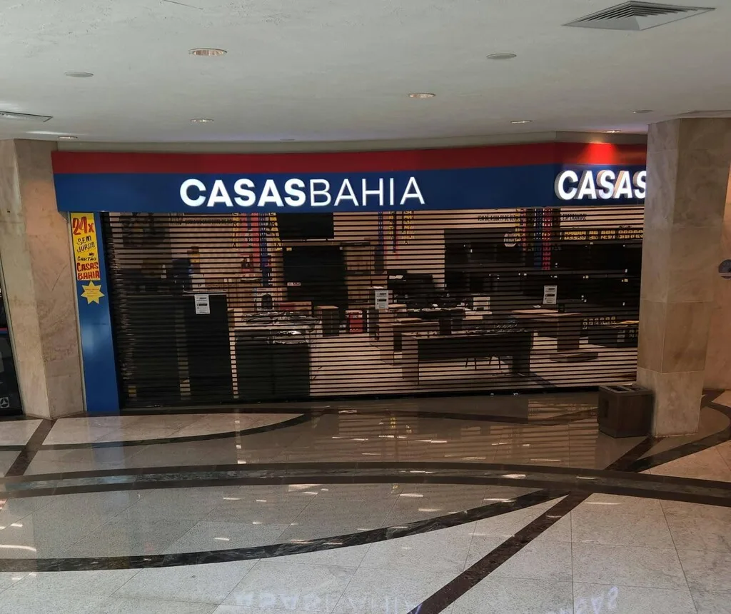 Demitidos da Casas Bahia ainda aguardam pagamento e sindicato convoca reunião