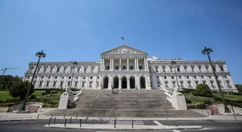 Parlamento aprova na generalidade propostas para reformar justiça administrativa