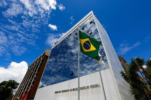OAB diz se ‘preocupar com os impactos’ das conversas entre Moraes e Vorcaro