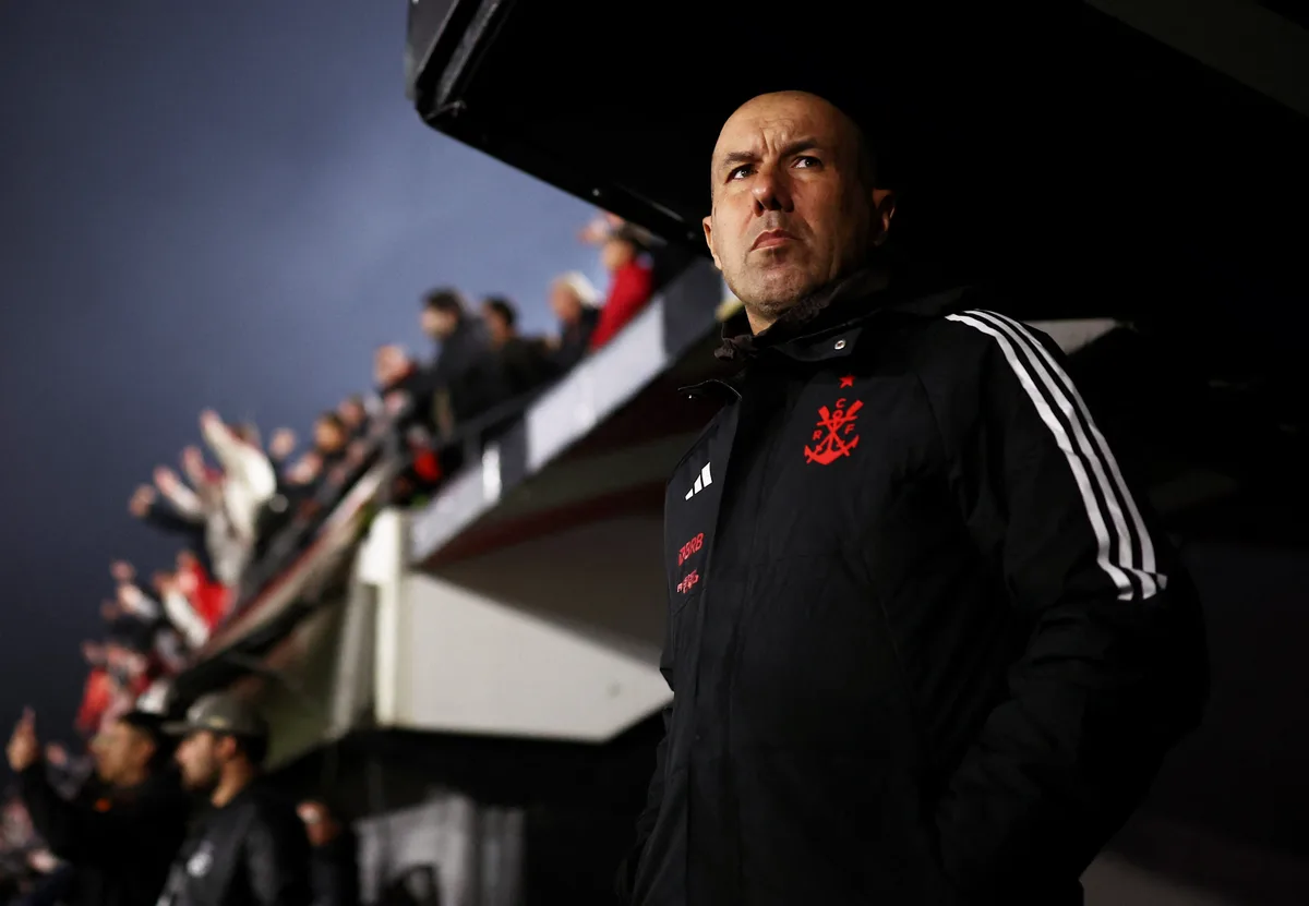 Jardim promete Flamengo diferente no Rio e reclama de faltas: "Árbitro não deixou jogar"