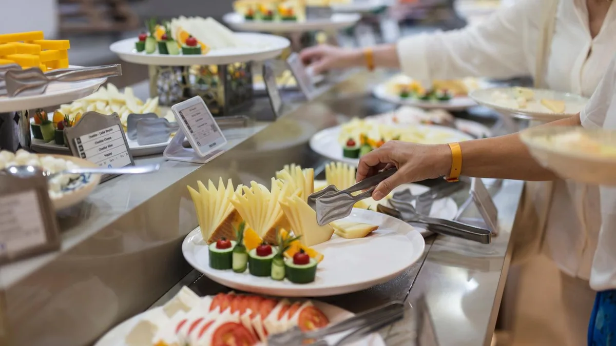 Buffets und Restaurants: Diese Buffet-Regeln gelten auf dem Kreuzfahrtschiff