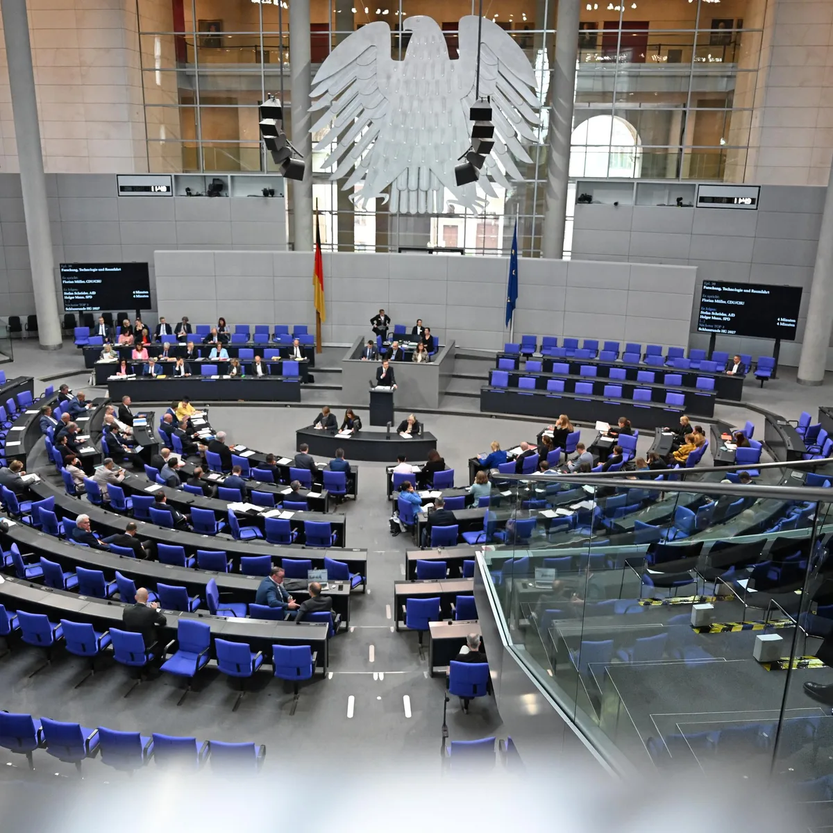 Bundestag - Erhöhung der Tabaksteuer und weitere Beschlüsse